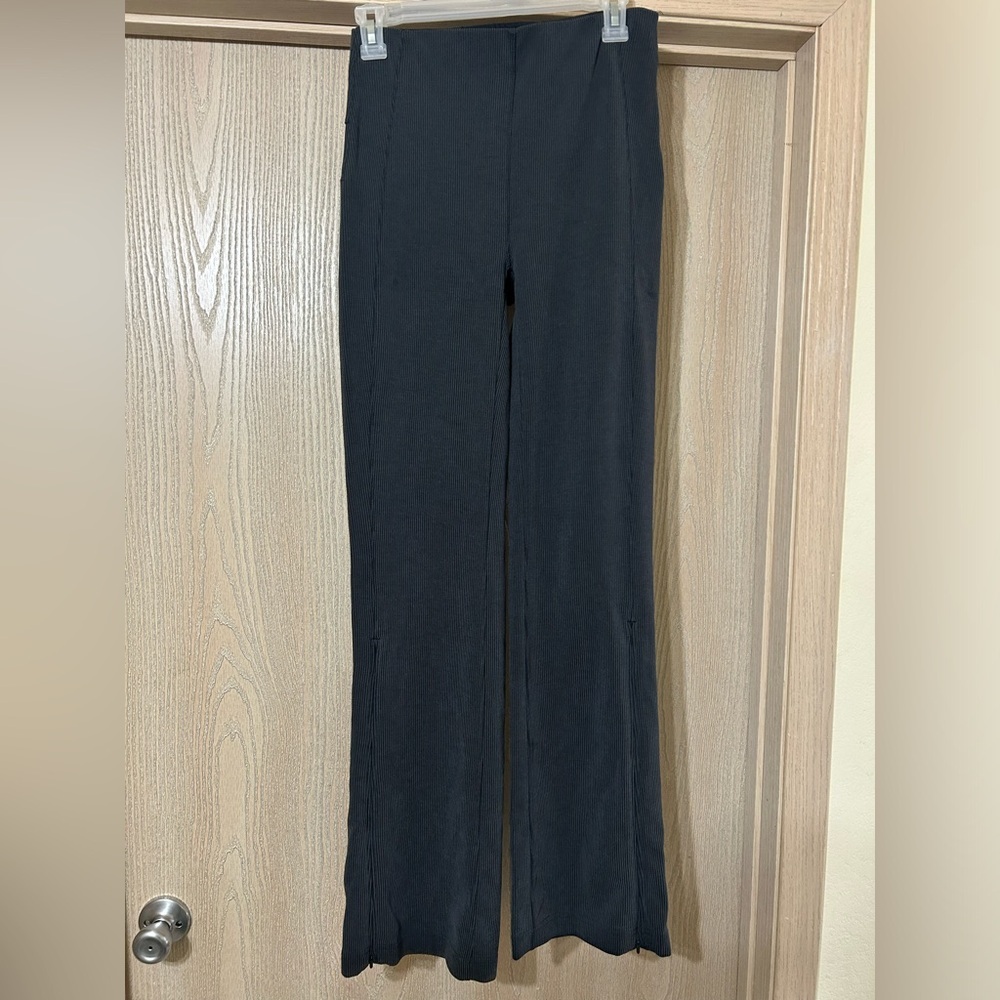 Lululemon Brushed Softstreme Ribbed Zip Flared Pant Black Size 6 Women's Stretch